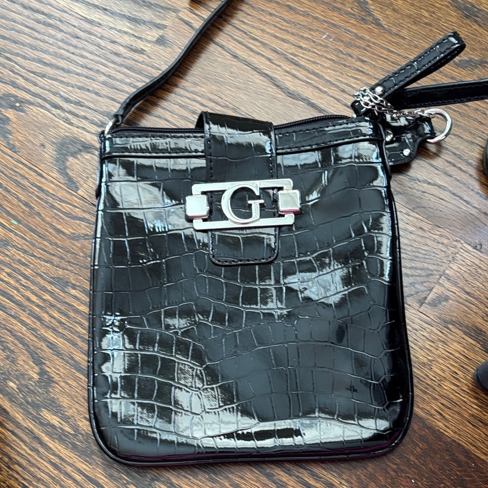 EUC Guess Black Crocodile-Embossed Women’s Crossbody Bag